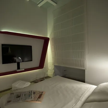 럭셔리 온 리버 게스트하우스 로마