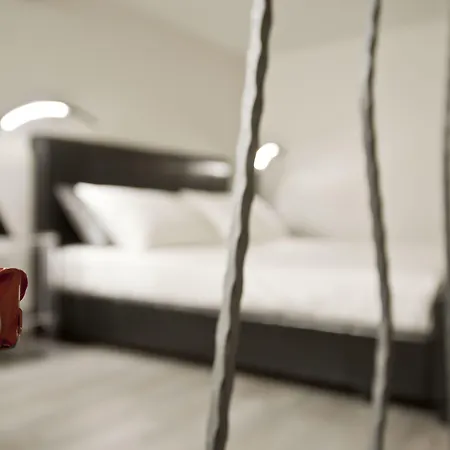 럭셔리 온 리버 게스트하우스 4*