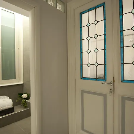 럭셔리 온 리버 게스트하우스 4*